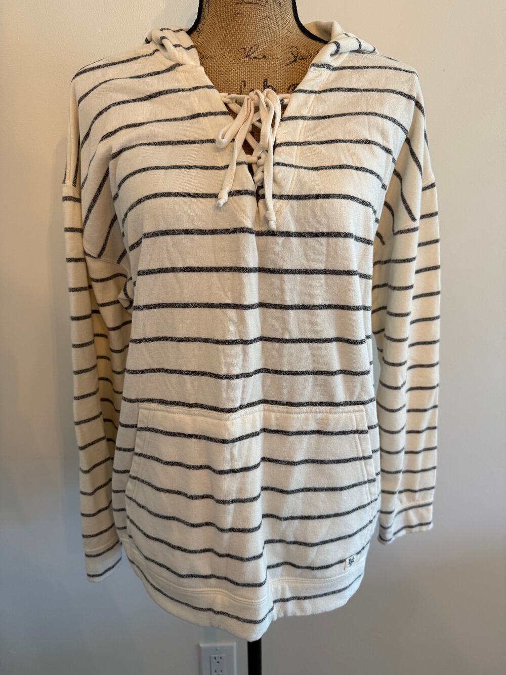 Billabong Women’s Blue Striped Pull Over Size Large